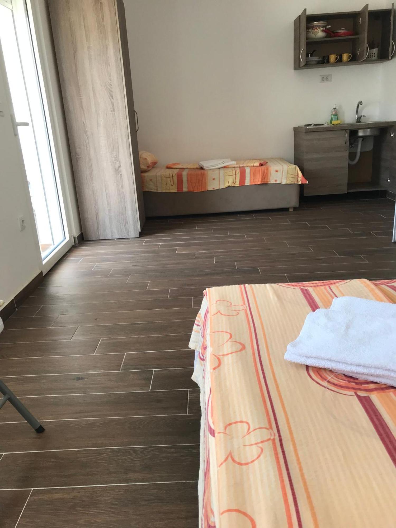 Apartment Mekic *